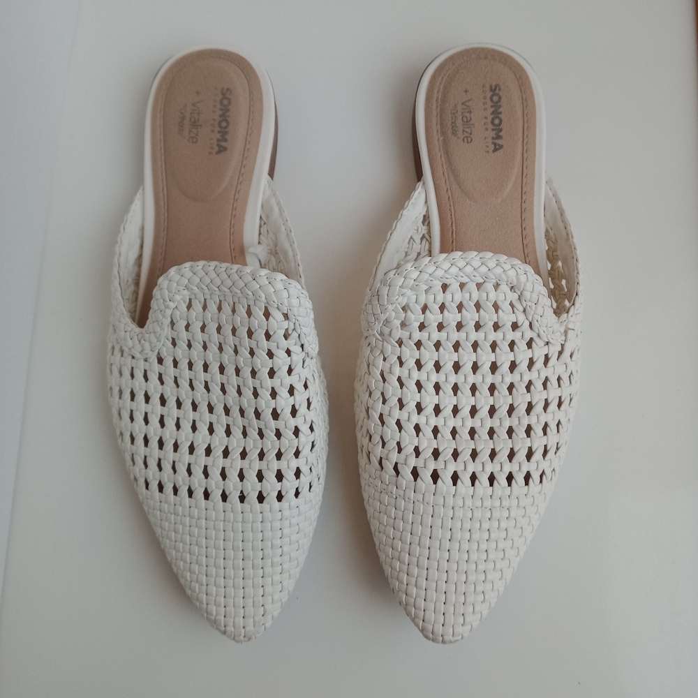 Woman's Sonoma Flats Slip On, size 6.5